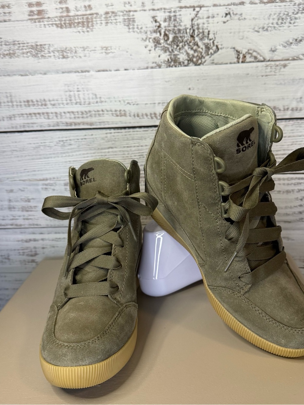 Out N About Wedge [Stone Green/Sea Salt] Ribbon laces size 6.5 like new!!